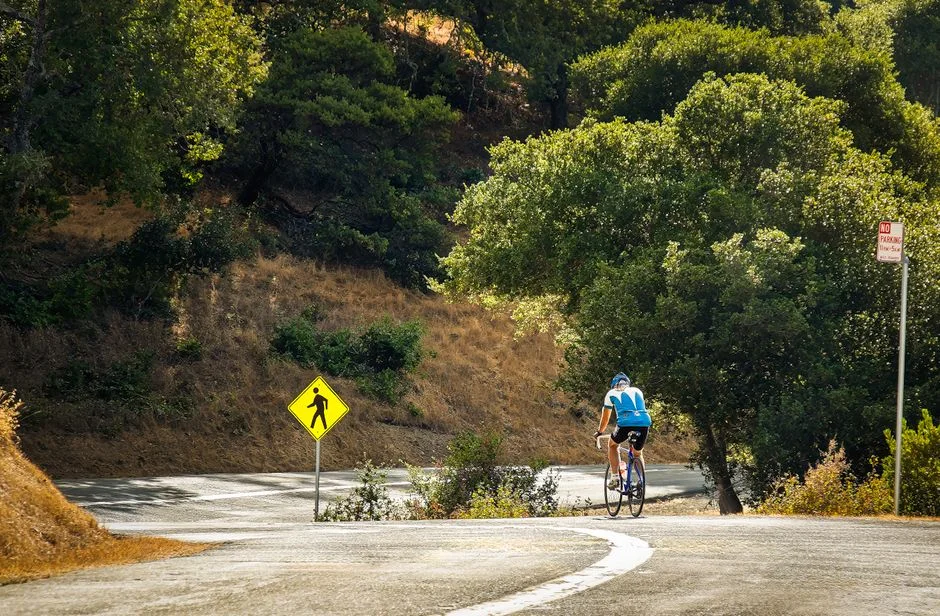 cyclist solo breakaway